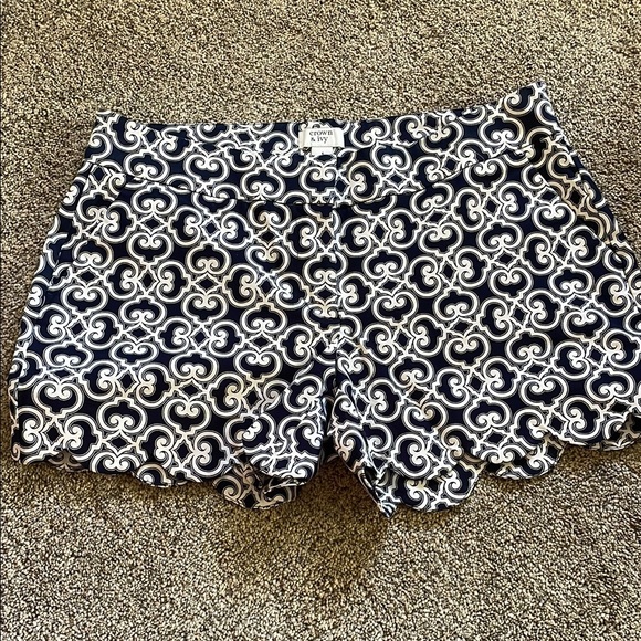 crown & ivy Pants - Crown and ivy navy and White Bermuda Shorts Geometric Pattern scalloped hem 6
